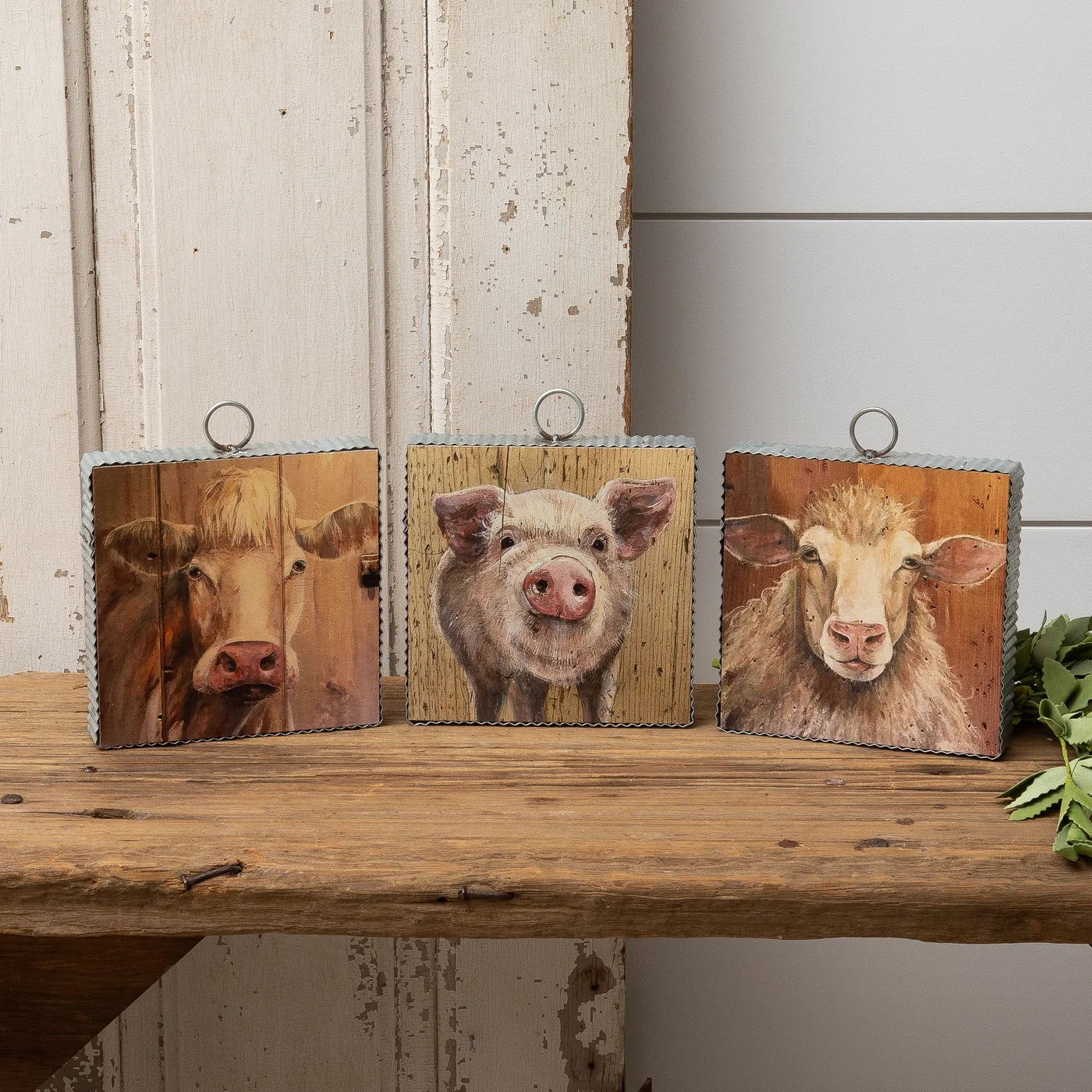 Set of 3 farm animal wall plaques featuring a cow, pig and sheep.